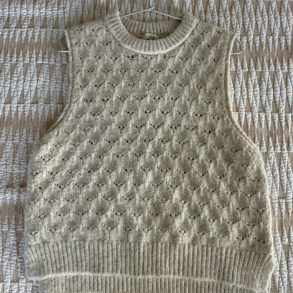 Cozy Cream Sleeveless Sweater Vest (New without tags) fits more like a small